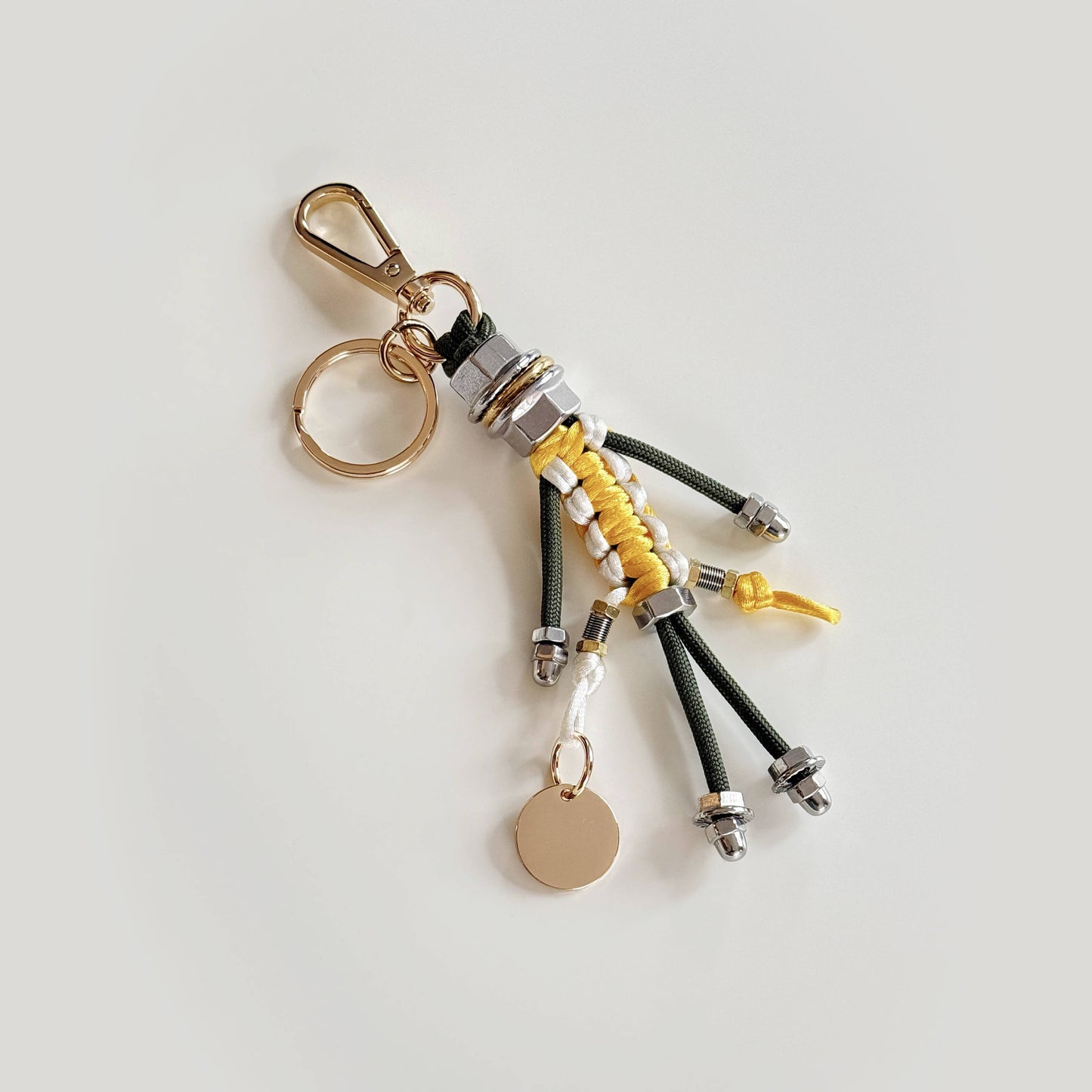Taschenanhänger mit Kordel und Kette aus Seegras