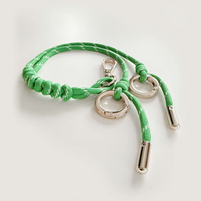 Charm para bolso con cordón y cadena
